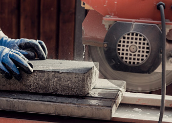 Машинист камнерезной машины